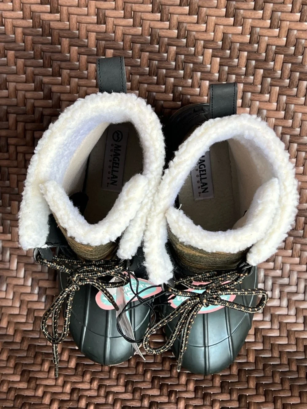 Magellan Outdoors Camouflage Winter Duck Boots Size 9 Waterproof Fleece Lined